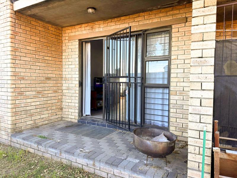 2 Bedroom Property for Sale in Fairview Golf Estate Western Cape